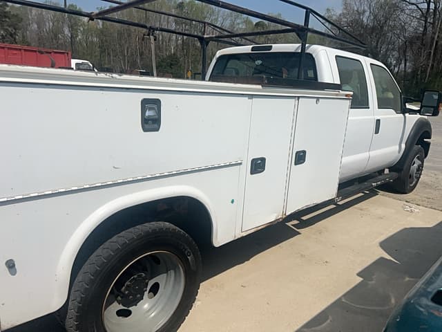 Image of Ford F-450 equipment image 4