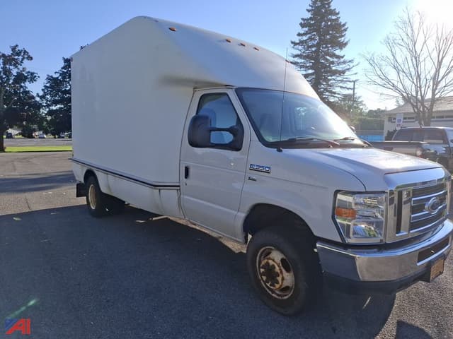 Image of Ford E-350 equipment image 1