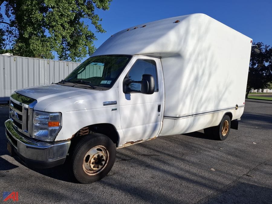 2016 Ford E-350 Equipment Image0