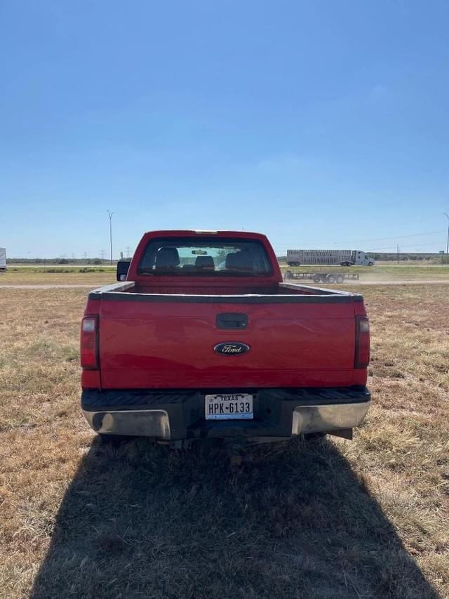 Image of Ford F-250 equipment image 3