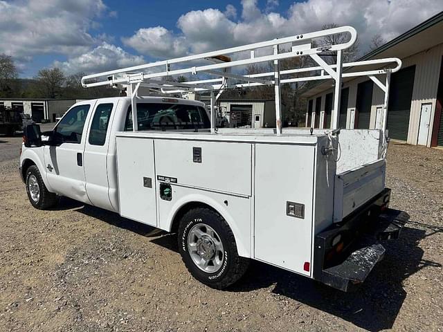 Image of Ford F-250 equipment image 3
