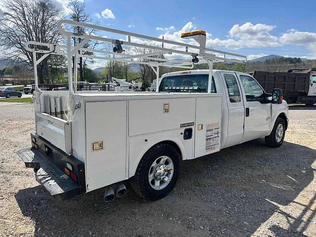 Image of Ford F-250 equipment image 2