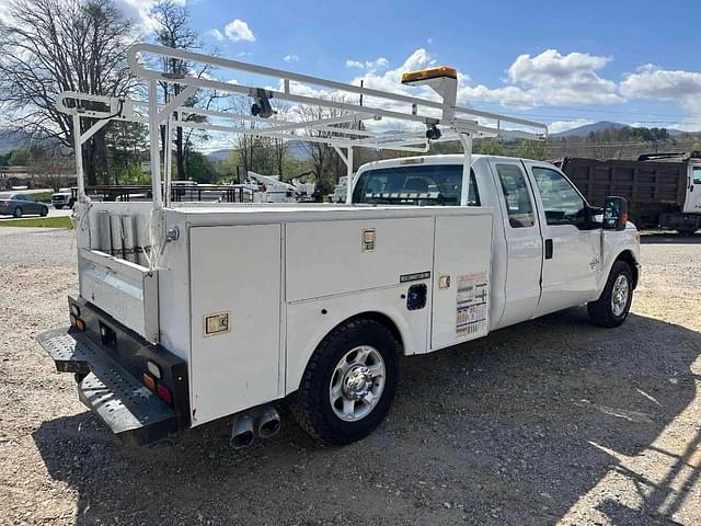 Image of Ford F-250 equipment image 2
