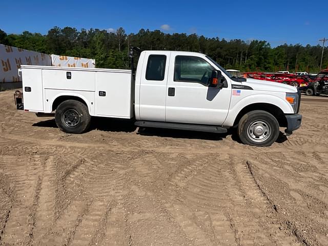 Image of Ford F-250 equipment image 3