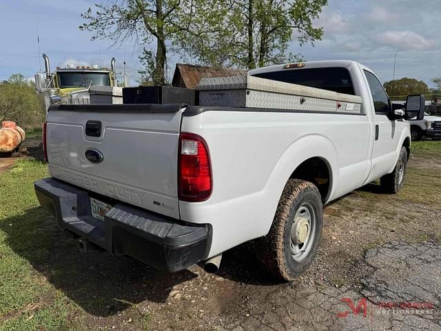 Image of Ford F-250 equipment image 2