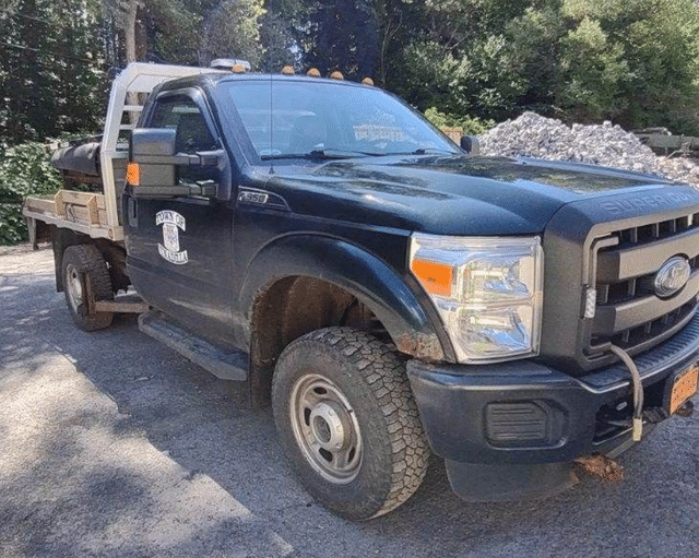 Image of Ford F-350 equipment image 4