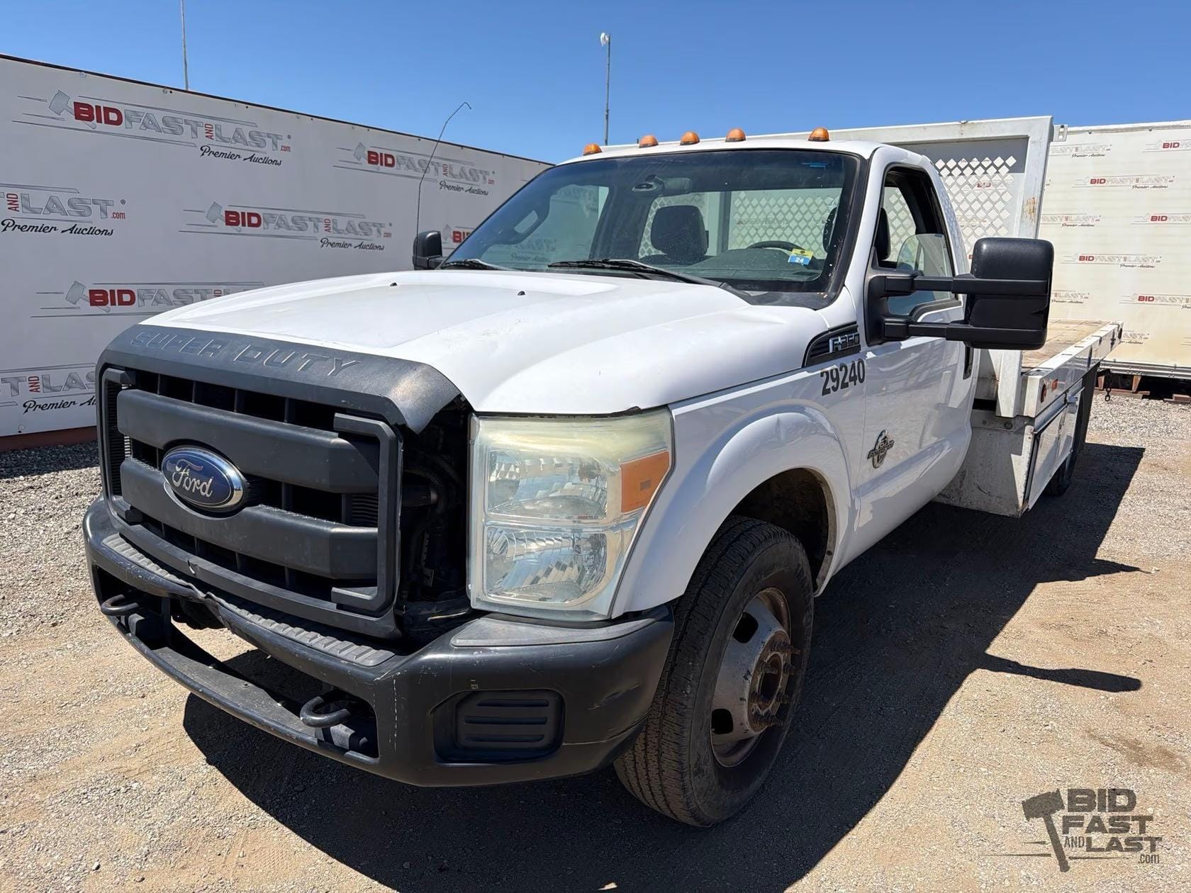 2016 Ford F-350 Equipment Image0