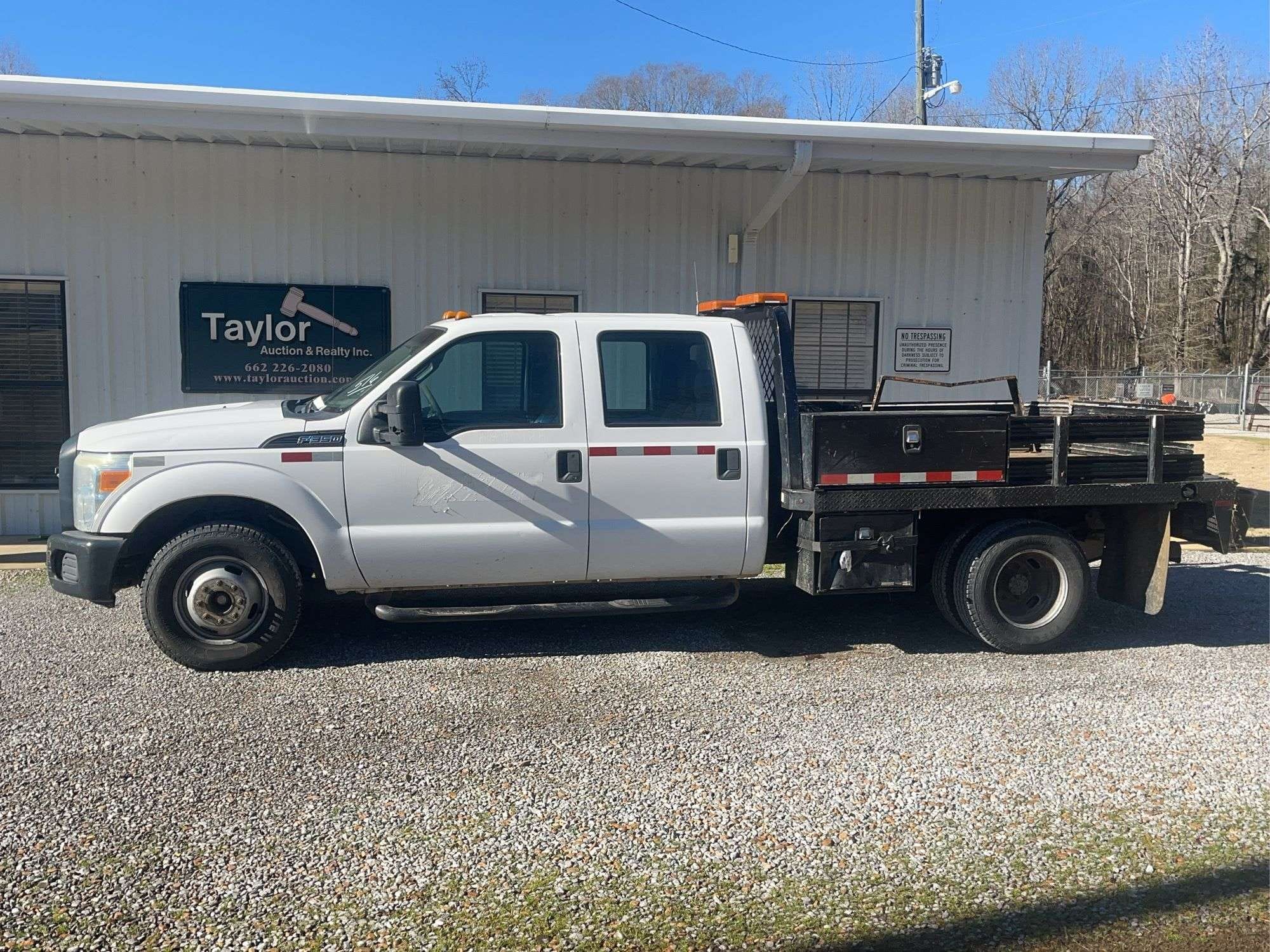 2016 Ford F-350 Equipment Image0