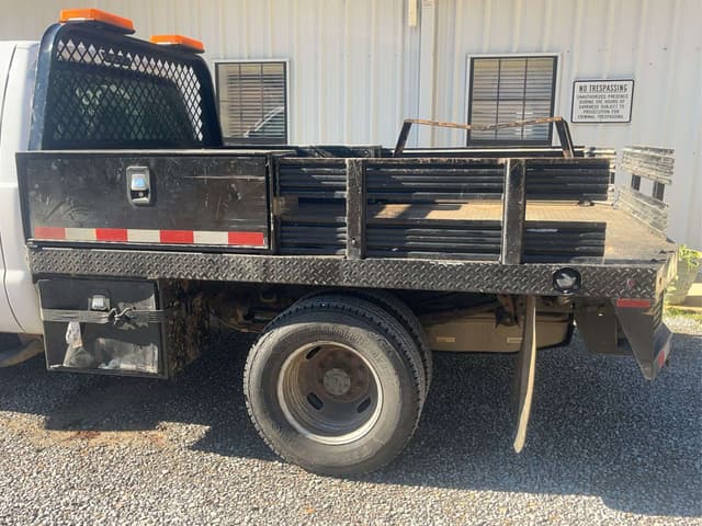 Image of Ford F-350 equipment image 2