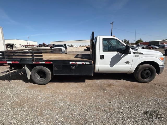 Image of Ford F-350 equipment image 3