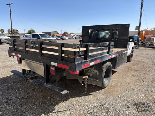 Image of Ford F-350 equipment image 4