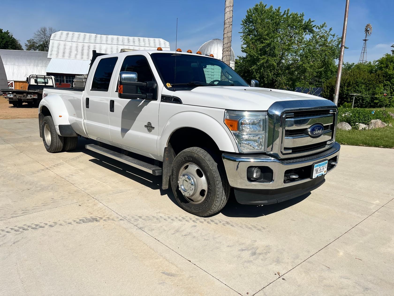 2016 Ford F-350 Equipment Image0