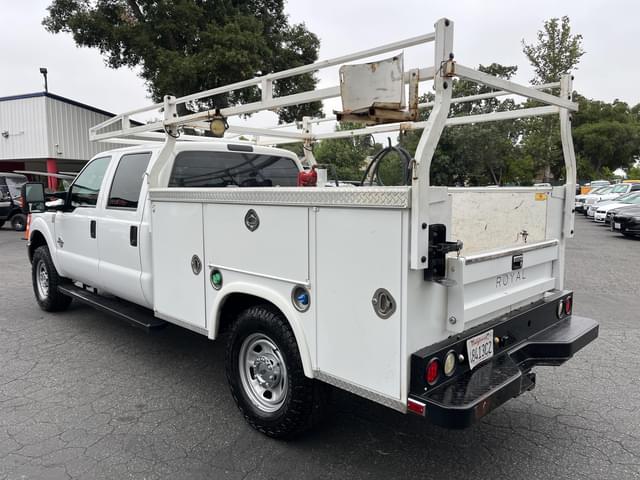 Image of Ford F-350 equipment image 3