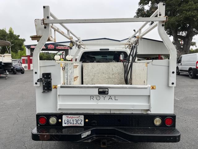 Image of Ford F-350 equipment image 4
