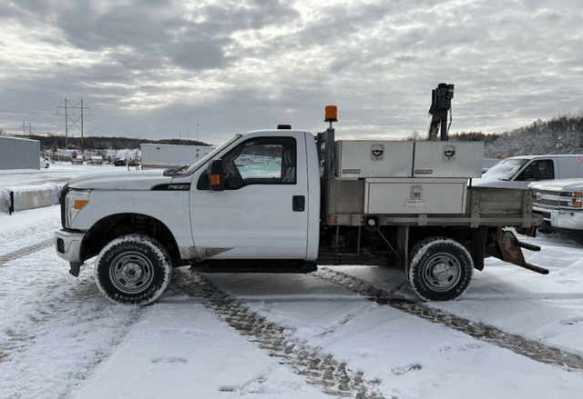 Image of Ford F-350 equipment image 1