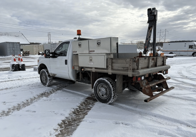 Image of Ford F-350 equipment image 2