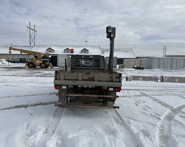 Image of Ford F-350 equipment image 3
