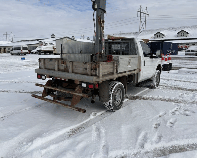 Image of Ford F-350 equipment image 4