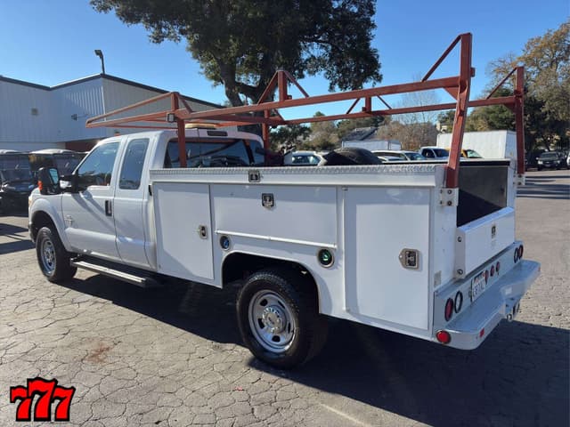 Image of Ford F-350 equipment image 3