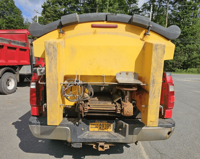 Image of Ford F-350 equipment image 2