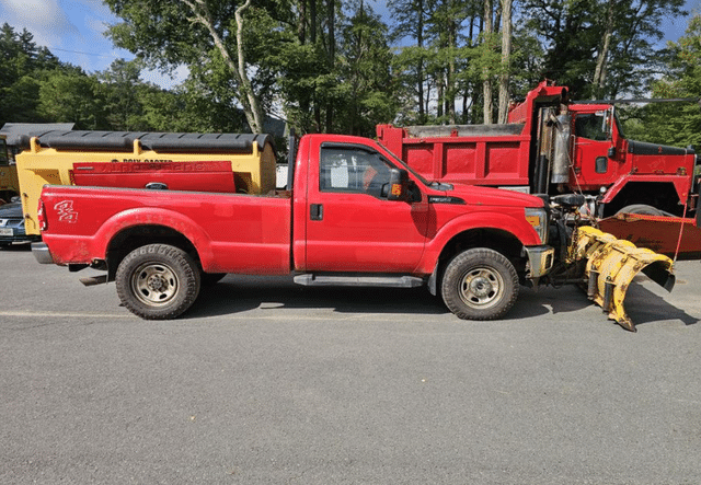 Image of Ford F-350 equipment image 4