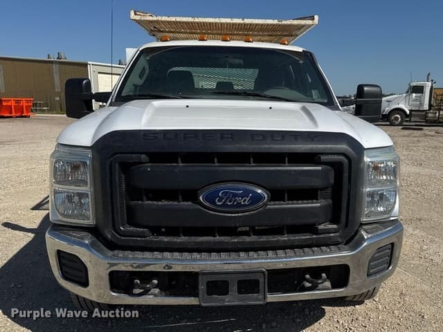 Image of Ford F-350 equipment image 1
