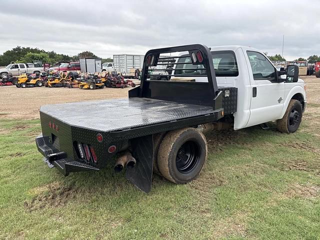 Image of Ford F-350 equipment image 4