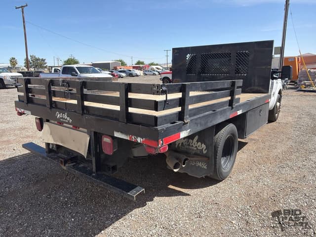 Image of Ford F-350 equipment image 3