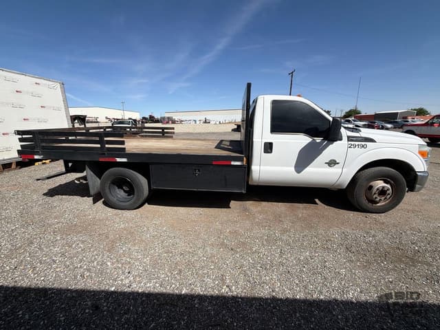 Image of Ford F-350 equipment image 2