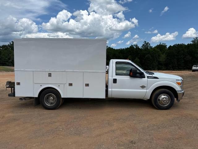 Image of Ford F-350 equipment image 3
