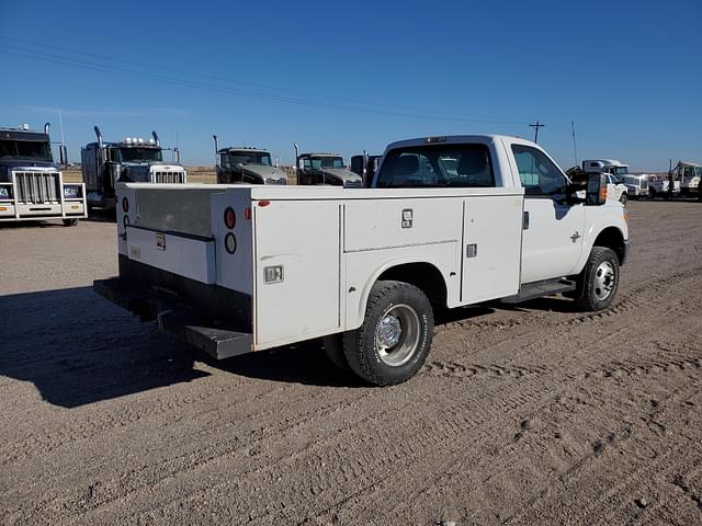 Image of Ford F-350 equipment image 2