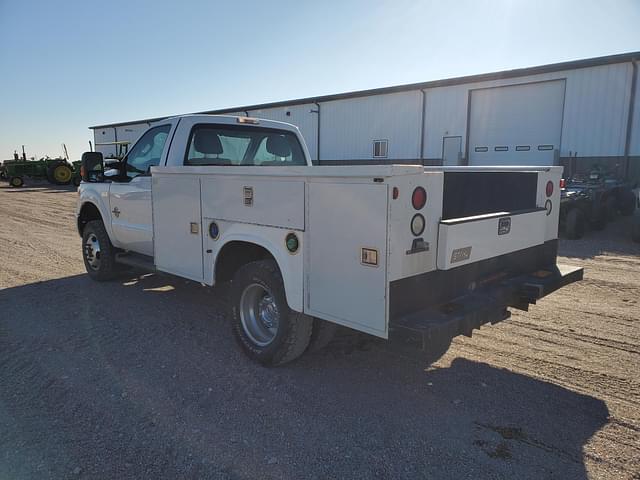 Image of Ford F-350 equipment image 3