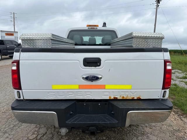 Image of Ford F-350 equipment image 3