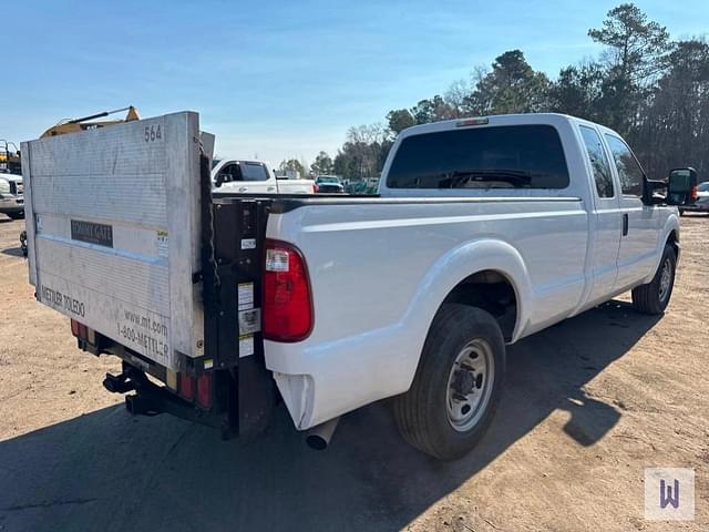 Image of Ford F-350 equipment image 3