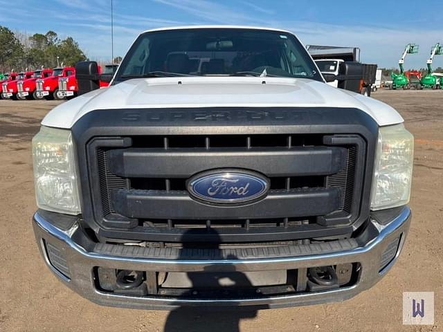 Image of Ford F-350 equipment image 1