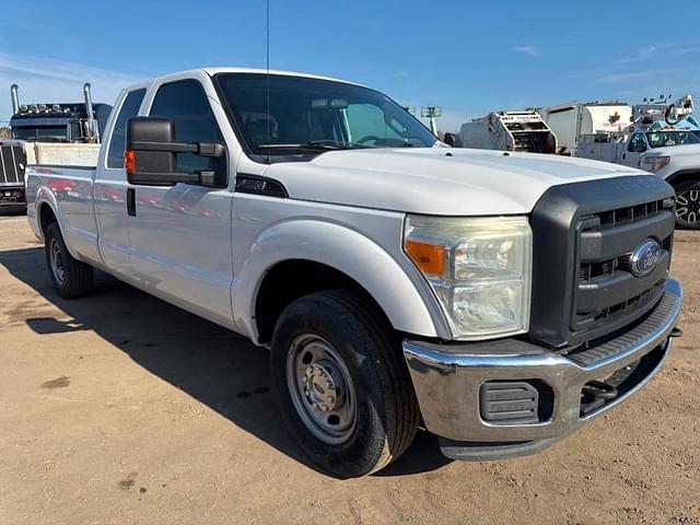 Image of Ford F-350 equipment image 2