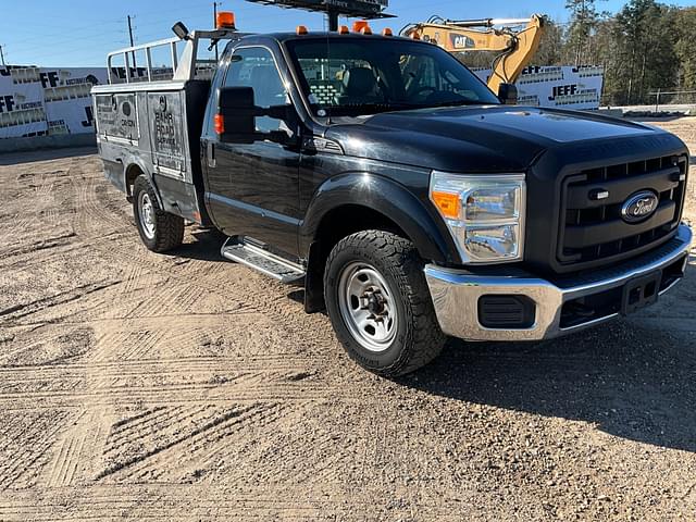 Image of Ford F-350 equipment image 2