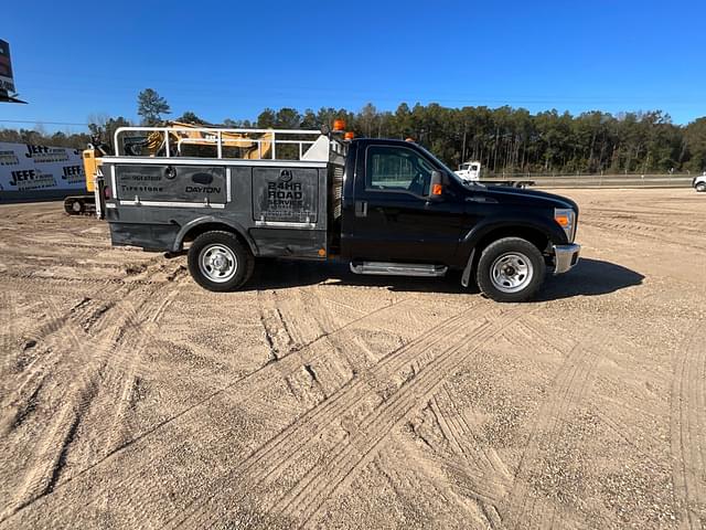 Image of Ford F-350 equipment image 3