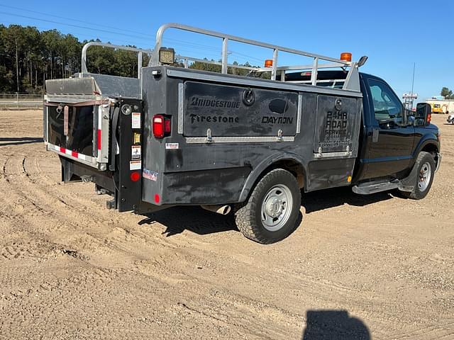 Image of Ford F-350 equipment image 4