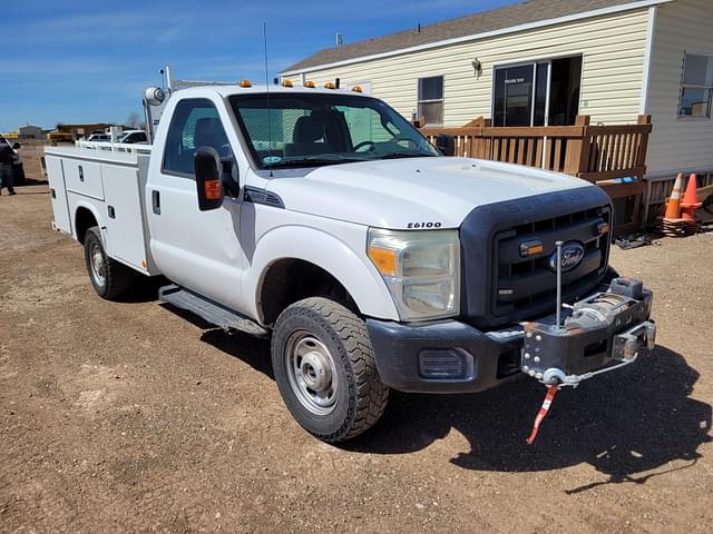 Image of Ford F-350 equipment image 1