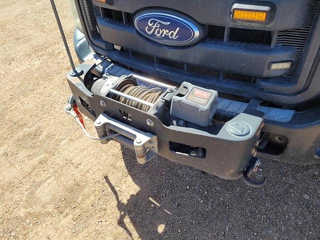 Image of Ford F-350 equipment image 4