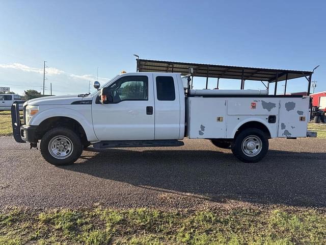 Image of Ford F-350 equipment image 1