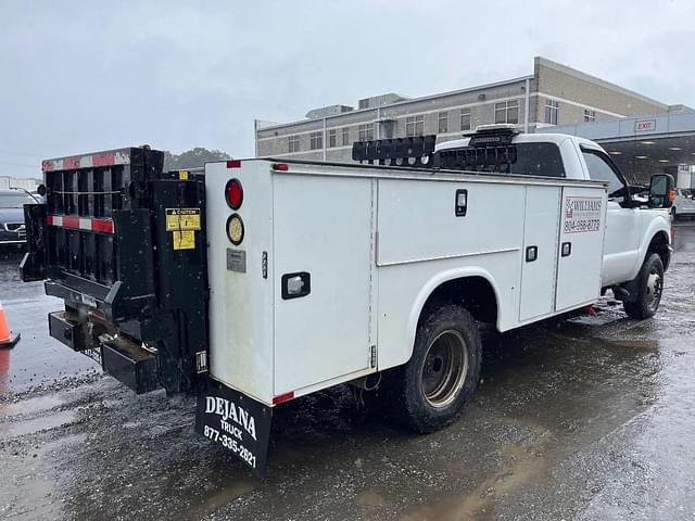 Image of Ford F-350 equipment image 2