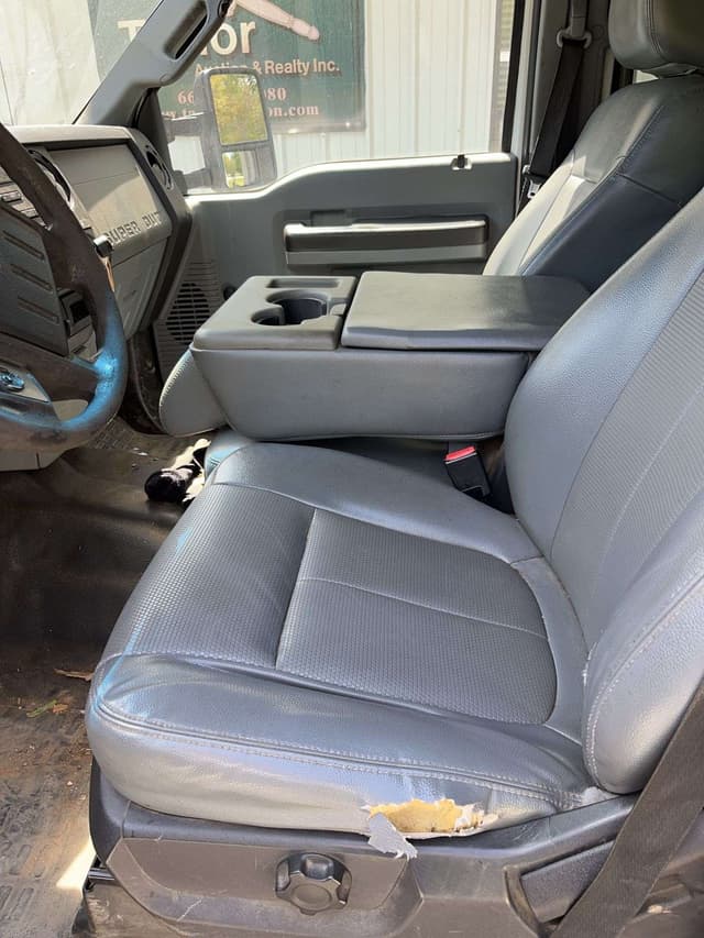 Image of Ford F-350 equipment image 4