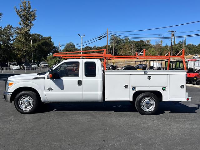 Image of Ford F-350 equipment image 1