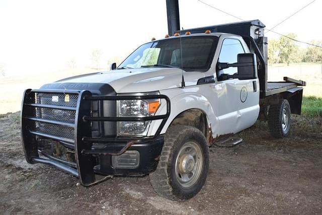 Image of Ford F-350 equipment image 2