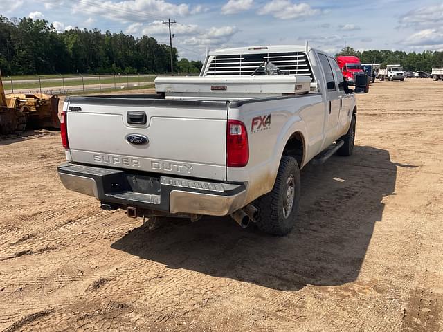 Image of Ford F-350 equipment image 4
