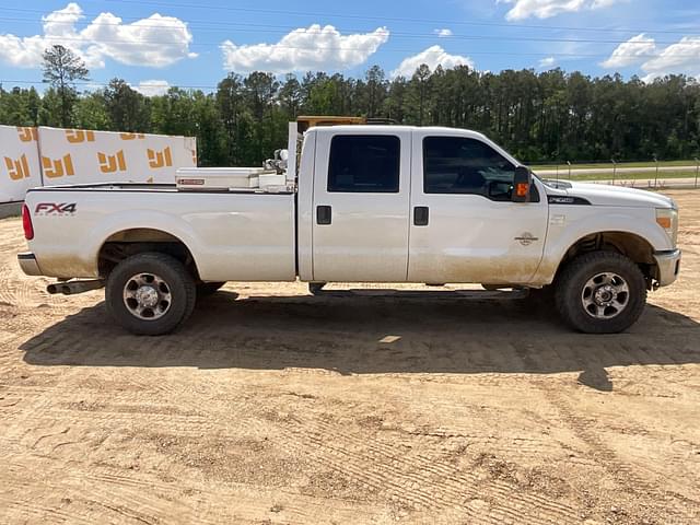 Image of Ford F-350 equipment image 3