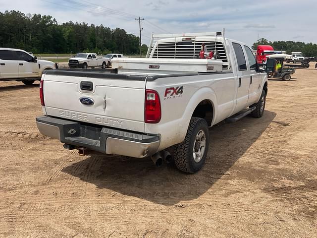 Image of Ford F-350 equipment image 4