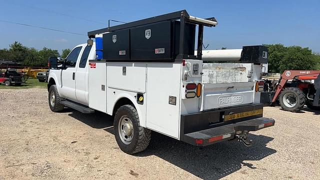 Image of Ford F-350 equipment image 3